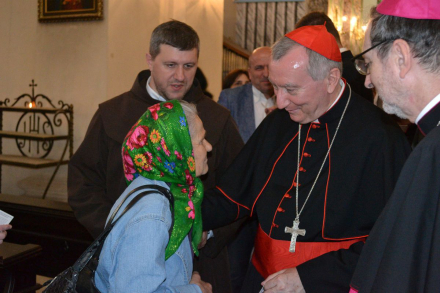 Зустріч кардинала Пароліна з безпритульними